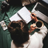 グッドラックコイ魚と桜 | エレガント日本の カフェラテマグ