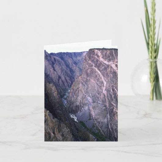 グニ絵を描ソンの黒い峡谷の壁 カード (正面)