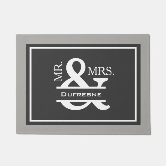 グパーソナライズされたレイ・ウェルカム夫人 ドアマット (正面)