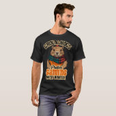 グラウンドホッグは2月の冬よりもゲームを優先する Tシャツ (正面フル)
