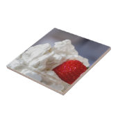 グラスにイチゴを入れたクリーム タイル (側面)