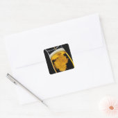 グラスにビールを注いだスタジオショット スクエアシール (封筒)