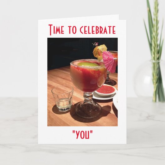 グラスを持ち上げるあなたのおもしろい祝を持つ誕生日 カード (正面)