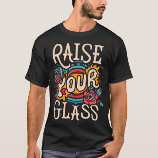 グラスを持ち上げる Tシャツ