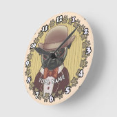 グラスを掛けたパグ ラウンド壁時計 (傾斜)