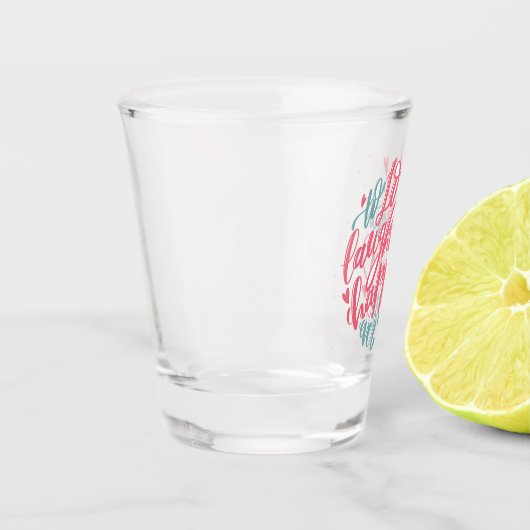 グラスを撮った後で笑い声と幸せを愛する ショットグラス (左)