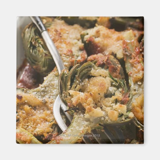 グラタン詰まったトッピング付きアーティチョーク マグネット (正面)