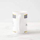 グラッドストーンクランバッジタータンチェック&モットー ボーンチャイナマグカップ (裏面)