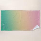 グラデパーソナライズされたィティグラデーションングティール（緑がかった色）ピーチピンク ビーチタオル (正面)