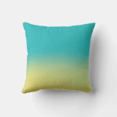 グラデーションな水彩画の質-ティール(緑がかった色)および黄色い日没 クッション (裏面)