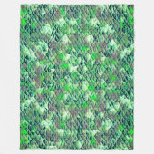 グラデーションのトーンを持つ緑がかった三角形のモザイク フリースブランケット (正面)