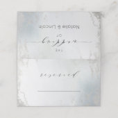 グラデーションほこりっぽい青い曇り付き予約結婚席 プレイスカード (外部開封)