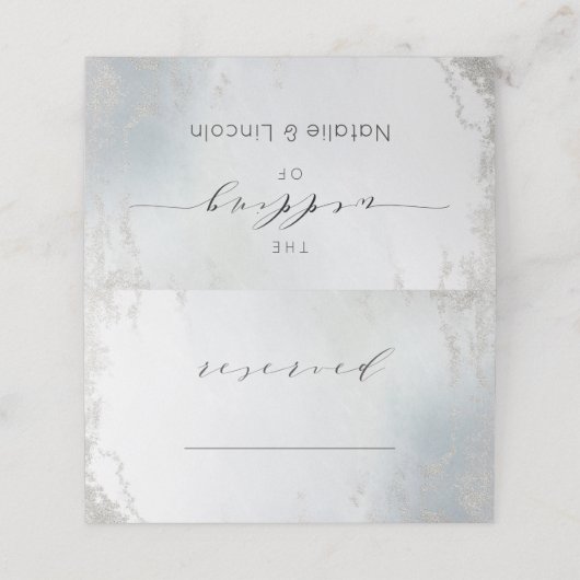 グラデーションほこりっぽい青い曇り付き予約結婚席 プレイスカード (外部開封)
