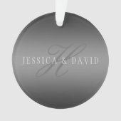 グラデーションを徐々に変化させるグレー任意の名前/秒 オーナメント (正面)