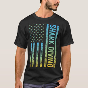 グラデーションフラグ02サメ潜水ダイバー Tシャツ