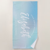 グラデーションブルーガールズウィークエンドパーソナライズされた名 ビーチタオル (正面)