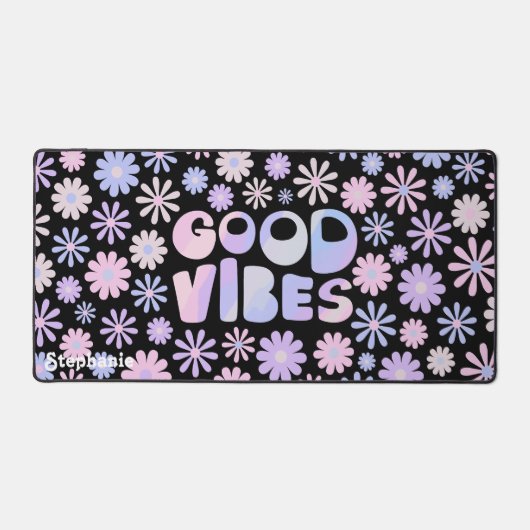 グラデーションホロレトロデイジーグッドビベスタイポグラフィ デスクマット (正面)