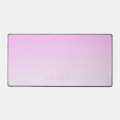 グラデーションモダンピンクのミニマリストのパーソナライズ デスクマット (正面)