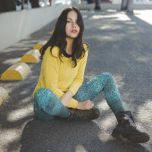 グラデーション青の黒い山形パターン レギンス