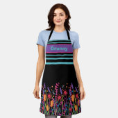 グラニーワイルドフラワーズブラックカスタムインスピレーション エプロン (着用した状態)