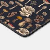 グラファイトブラックの野生のキノコ デスクマット (コーナー)