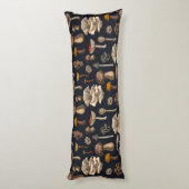 グラファイトブラックの野生のキノコ ボディピロー (裏面 (縦))