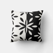 グラフィックな白黒の幾何学模様 クッション (裏面)