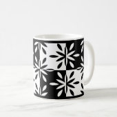 グラフィックな白黒の幾何学模様 コーヒーマグカップ (正面右)