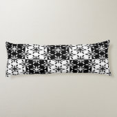 グラフィックな白黒の幾何学模様 ボディピロー (裏面)