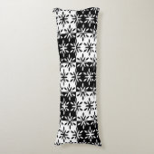 グラフィックな白黒の幾何学模様 ボディピロー (正面縦)