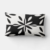 グラフィックな白黒の幾何学模様 ランバークッション (裏面)