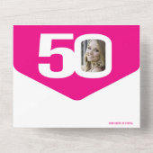 グラフィックピンクの黒い写真円50誕生日 オールインワン招待状 (裏面)