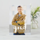 グラフィックモダングラッドブラシ文字 | 卒業 招待状 (スタンド正面)