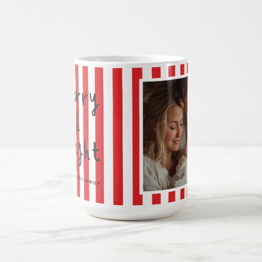 グラフィックモダンスミニマルクリスマの赤い白い写真 コーヒーマグカップ (中央)