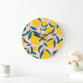 グラフィック図解入りの、写真付きのレモン：ピンクシームレスパターン ラージ壁時計 (ホーム)