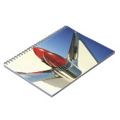 グラフィック: ひれおよびテールライトのクローズアップ ノートブック (左側)