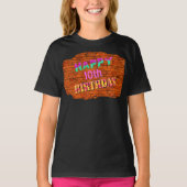 グラフィティの壁の誕生日シャツ Tシャツ (正面)