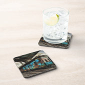 グラフィティアーバン通りアートで廃車 コースター (右側)