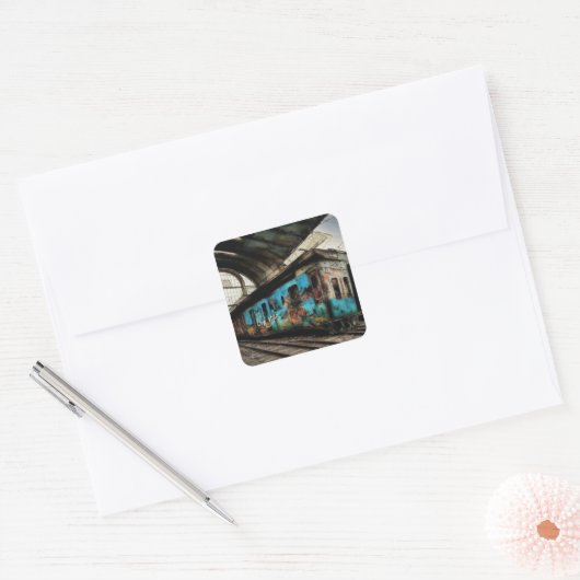 グラフィティアーバン通りアートで廃車 スクエアシール (封筒)