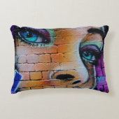 グラフィティガールパープルブルーかわいらしアイズモノグラム アクセントクッション (正面)