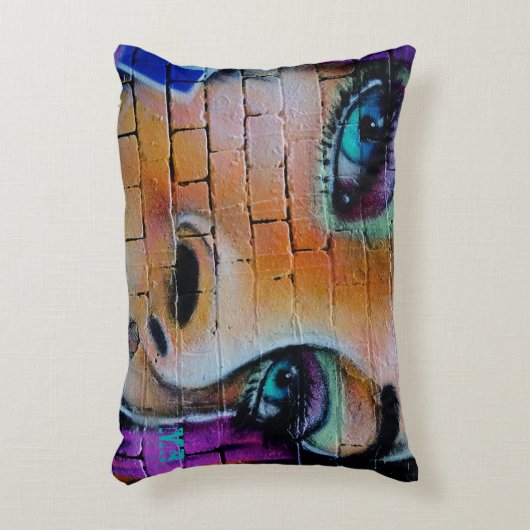 グラフィティガールパープルブルーかわいらしアイズモノグラム アクセントクッション (正面(垂直))