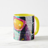 グラフィティガール通りポップ・アートのアートティール(緑がかった色)ピンク黄色かわいい マグカップ (正面右)