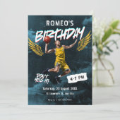 グラフィティグランジバスケットボール写真誕生日 招待状 (スタンド正面)