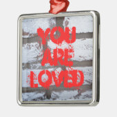 グラフィティブリック メタルオーナメント (左)