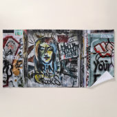 グラフィティモダンアクールーバン通りアート ビーチタオル (正面)