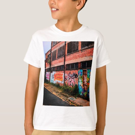 グラフィティ建物 Tシャツ (正面)