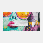 グラフィティ未来は明るいネオンガールモノグラム デスクマット (キーボード&マウス)