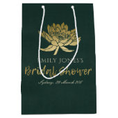 グラマラス金ゴールドグリーンロータスフローラブライダルシャワー ミディアムペーパーバッグ (正面)