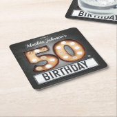 グラマラス50誕生日電球マーキーカスタム スクエアペーパーコースター (アングル)