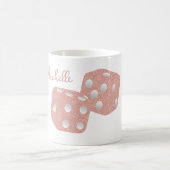 グラマリーピンクグリッターサイコロパーソナライズされた名 コーヒーマグカップ (中央)